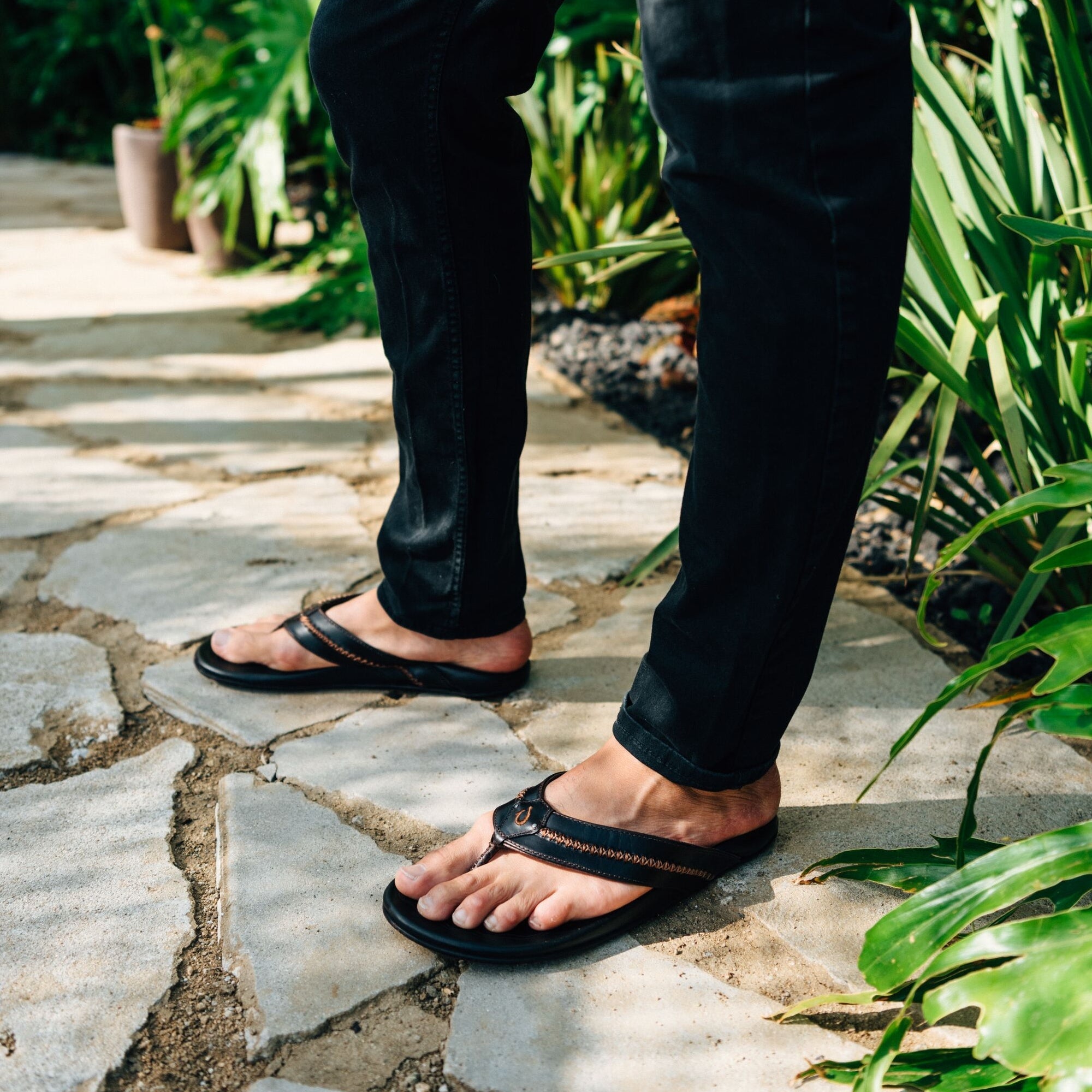 OluKai Mea Ola - Black | Men's Leather Beach Sandals – OluKai UK