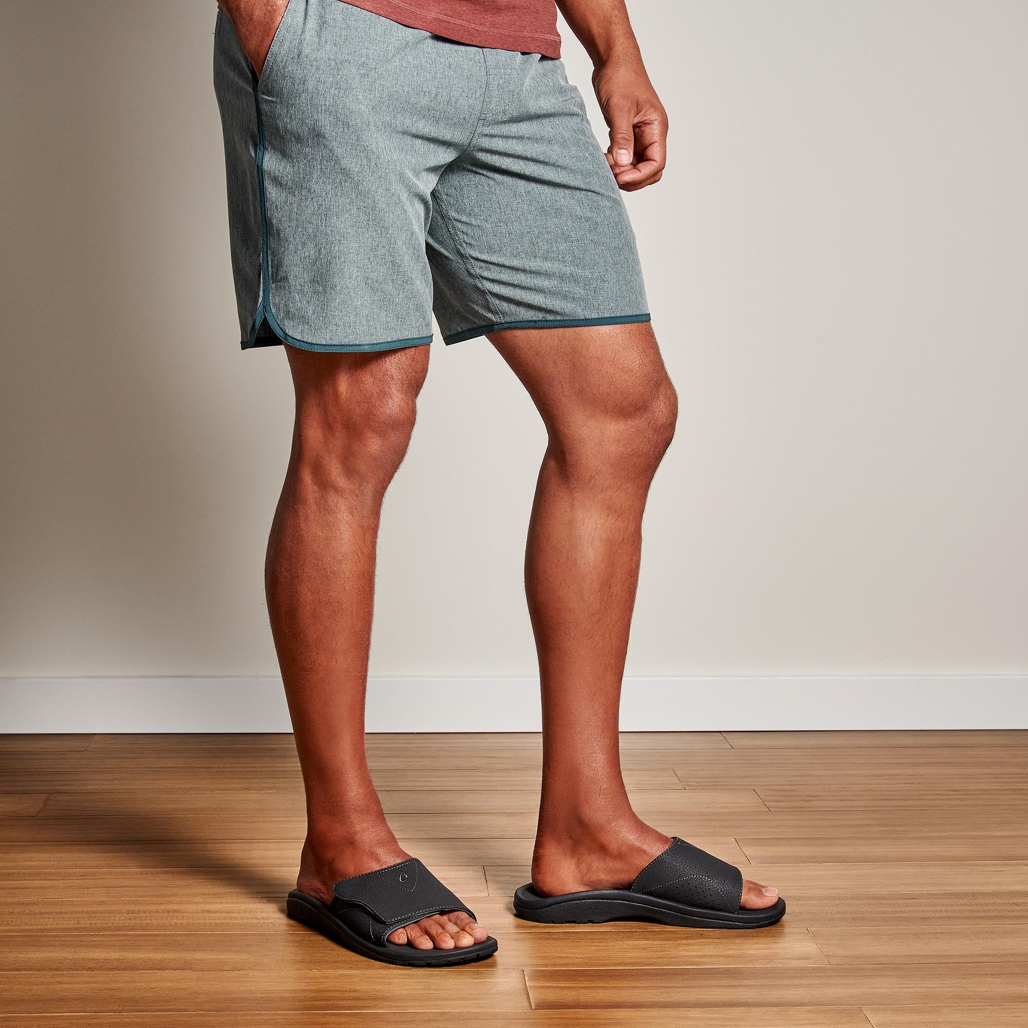 Nalu Slide Black OluKai UK